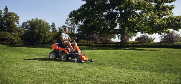 Husqvarna R 214TC inkl. Mähdeck Combi 94 – Modell 2025 - Image 4