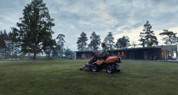 Frontmäher HUSQVARNA R 216T AWD inkl. Combi Mähdeck 103cm - Image 4
